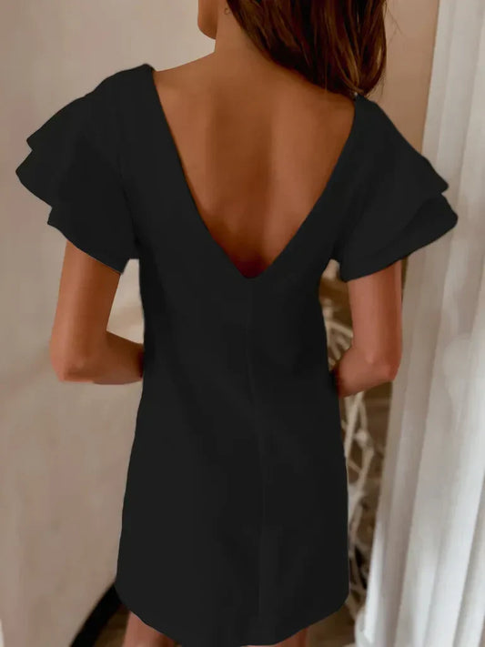 ✨ 5 Ways to Style a Black Mini Dress (From Daytime Chic to Nighttime Glam)